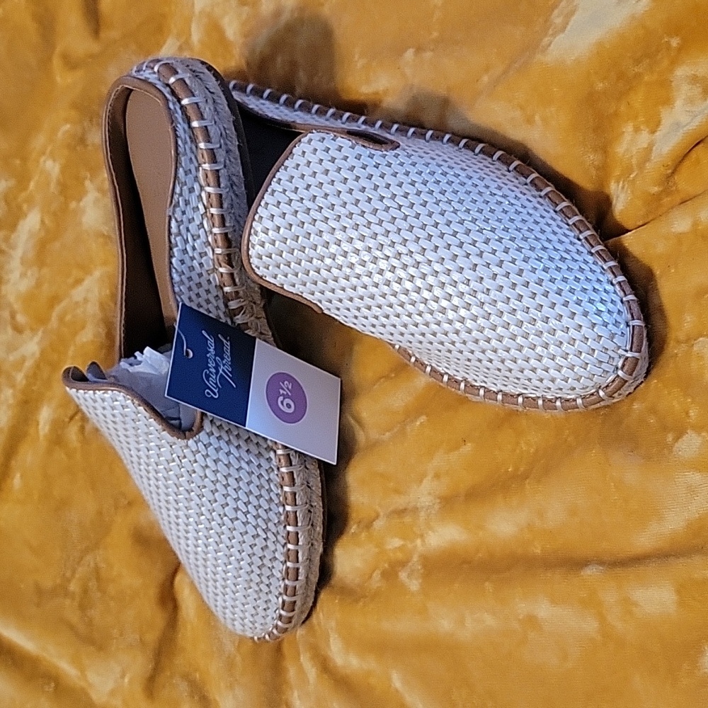 Universal thread slip on shoes